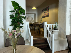 salle_2_vue_escalier